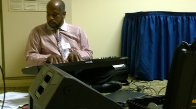 Man rehearsing electric piano.